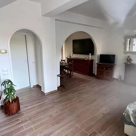 Villa Del Limone , Mondello Via Deucalione 18 ,via Miseno 18