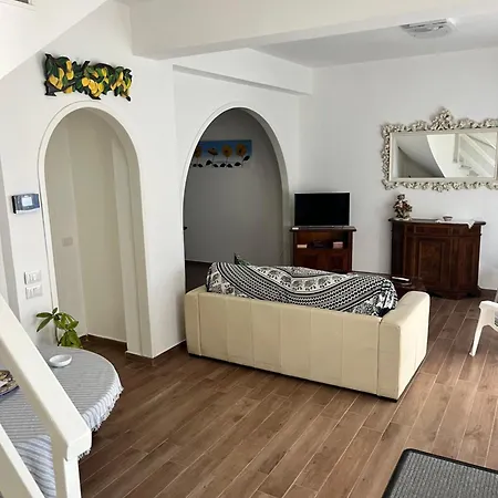 Del Limone , Mondello Via Deucalione 18 ,via Miseno 18 Palermo